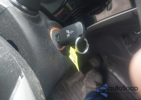 2018 Mitsubishi Outlander Es z USA, uszkodzony, nr VIN JA4AZ3A38JZ057722